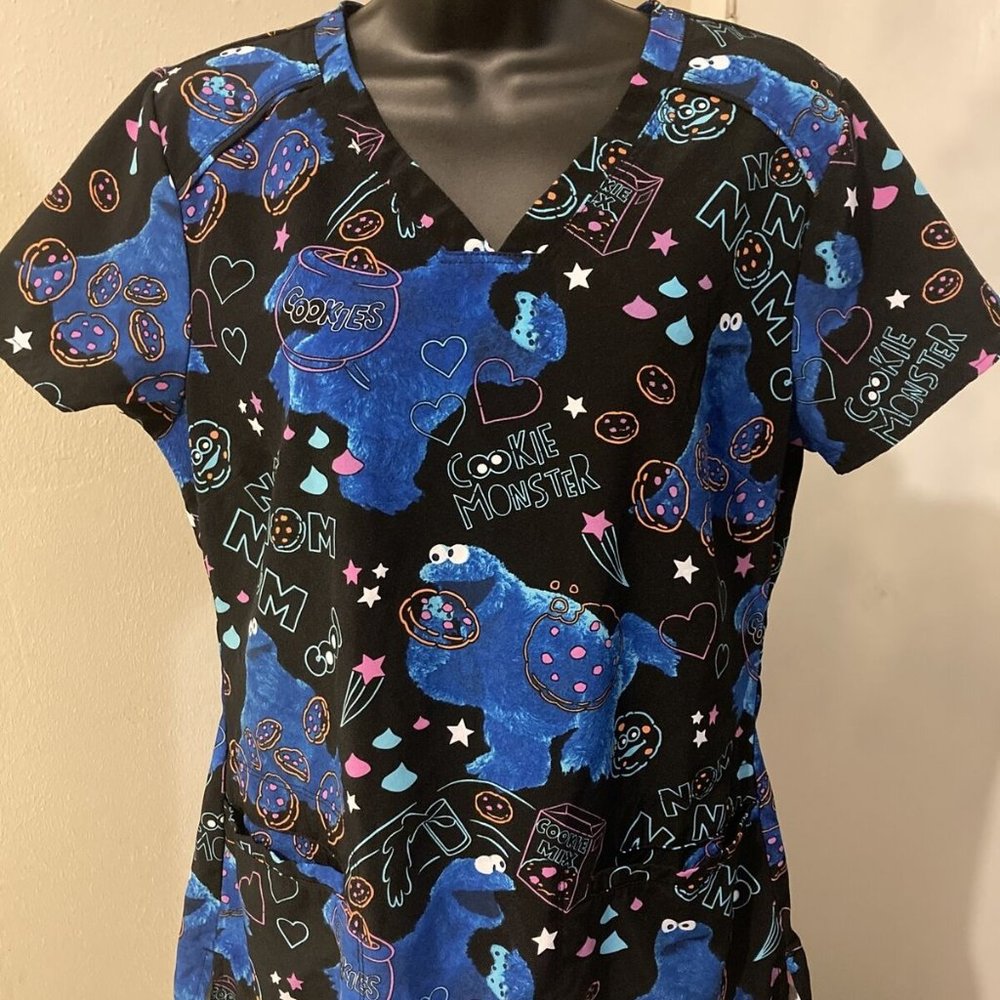 SESAME STREET Scrubs - Small Graphic Print Nurse Lightweight V Neck